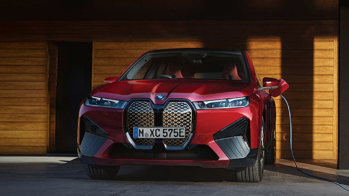 bmw-ix1-likely-to-be-launched-in-october-in-india-check-features-driving-range-and-battery-details-here